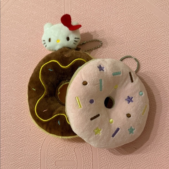 Hello Kitty Donut Keychain Set - Picture 1 of 2